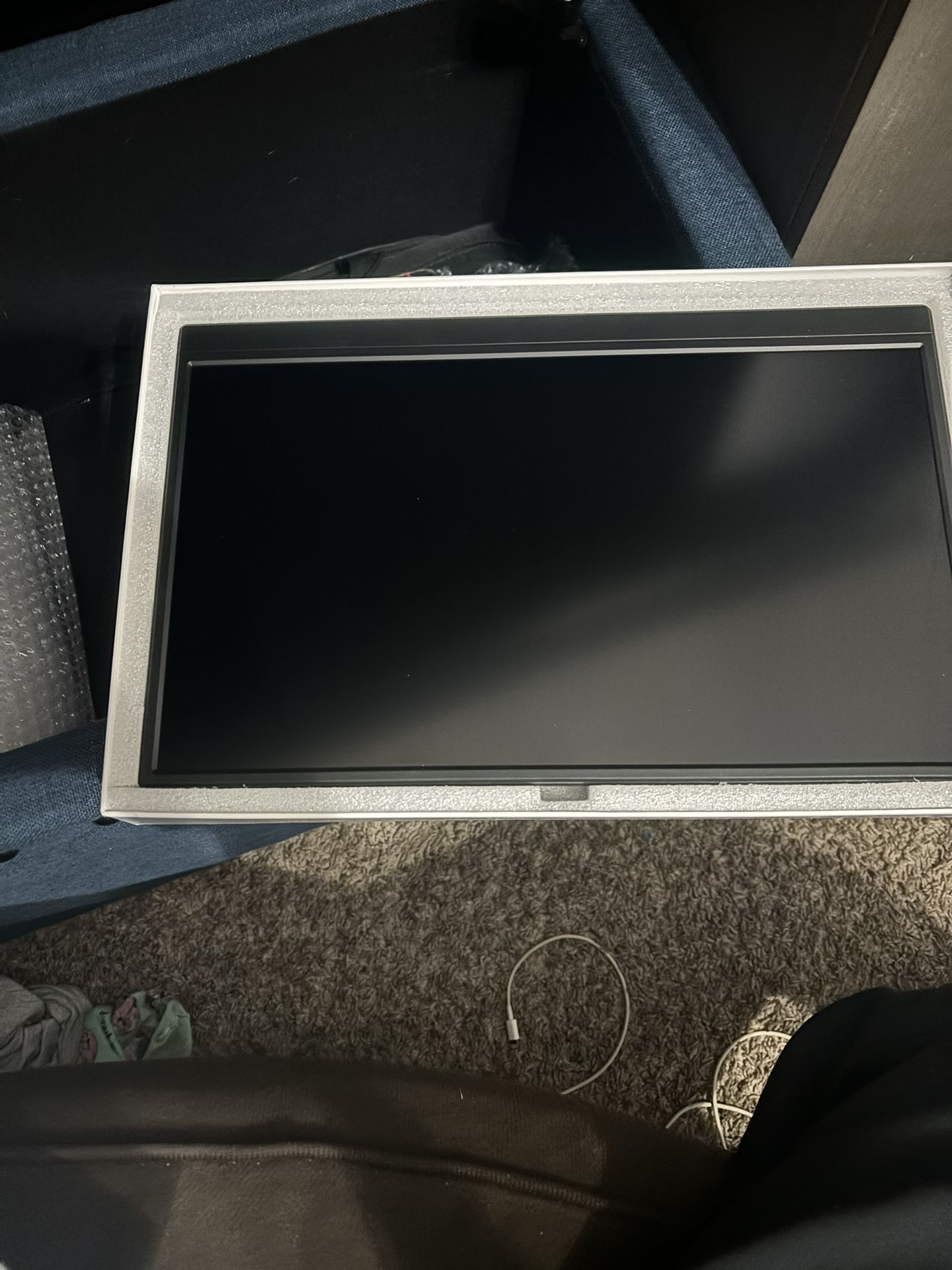 Portable Monitor Model Number Pm15661P