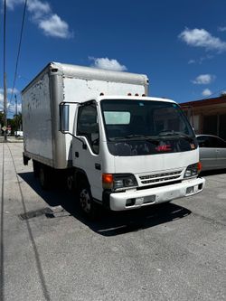 GMC box truck 2002 with lift gate A/C working full