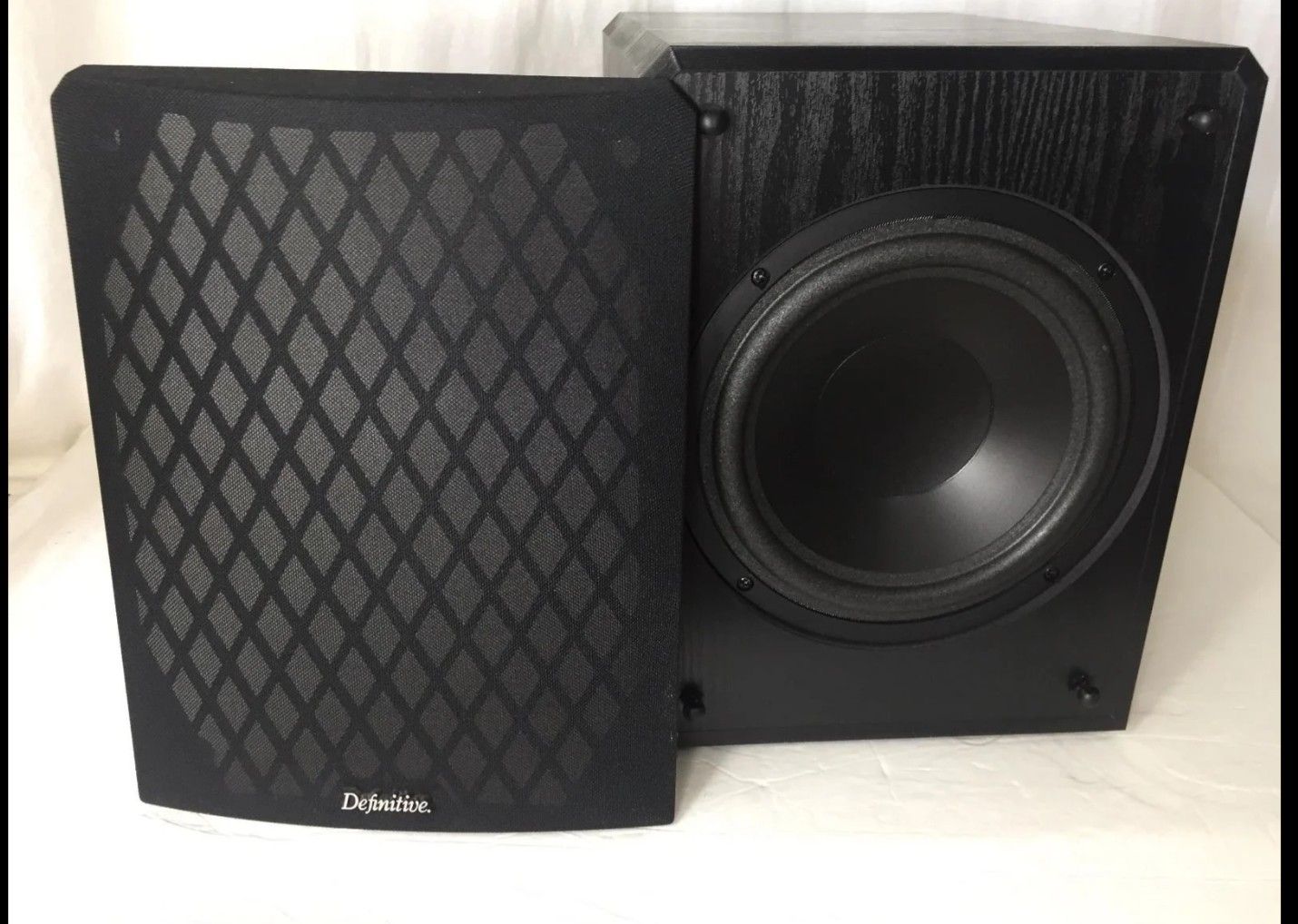DEFINITIVE TECHNOLOGY 700w Powered Subwoofer