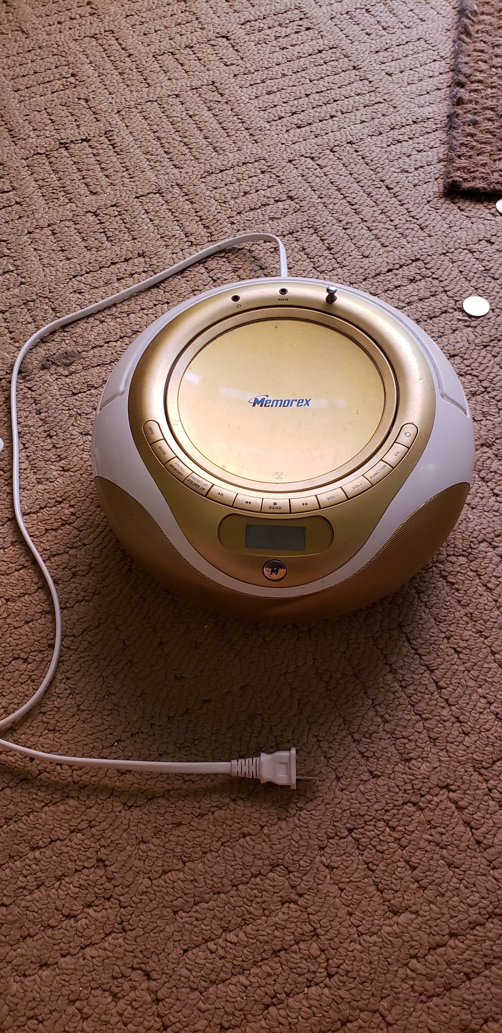 White & Gold Memorex CD Player