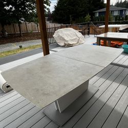 Extendable Ceramic Table 