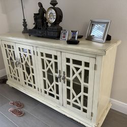 Entrance Table 