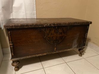 Vintage 1920s Cedar-Lined Hope Chest / Storage Trunk
