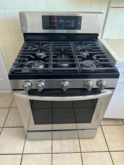 LG stove excellent condition moving sale