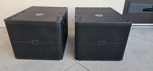 2 x VRX918SP
18 in. High Power Powered Flying Subwoofer with Covers and Wheels installed.