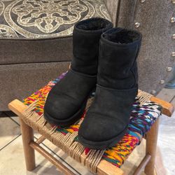 Uggs Size 9 ; Good Condition High Top