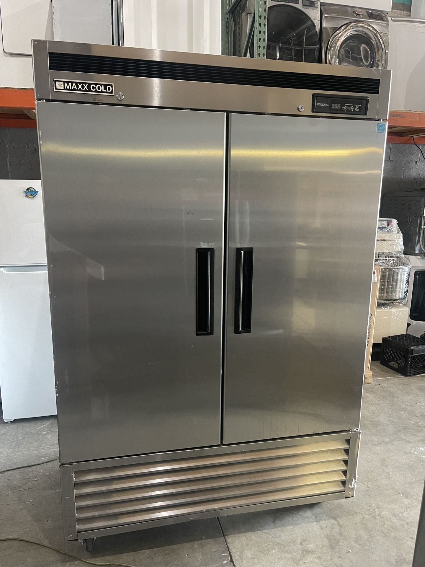 Refrigerator / Cooler Solid Doors Reach In Commercial