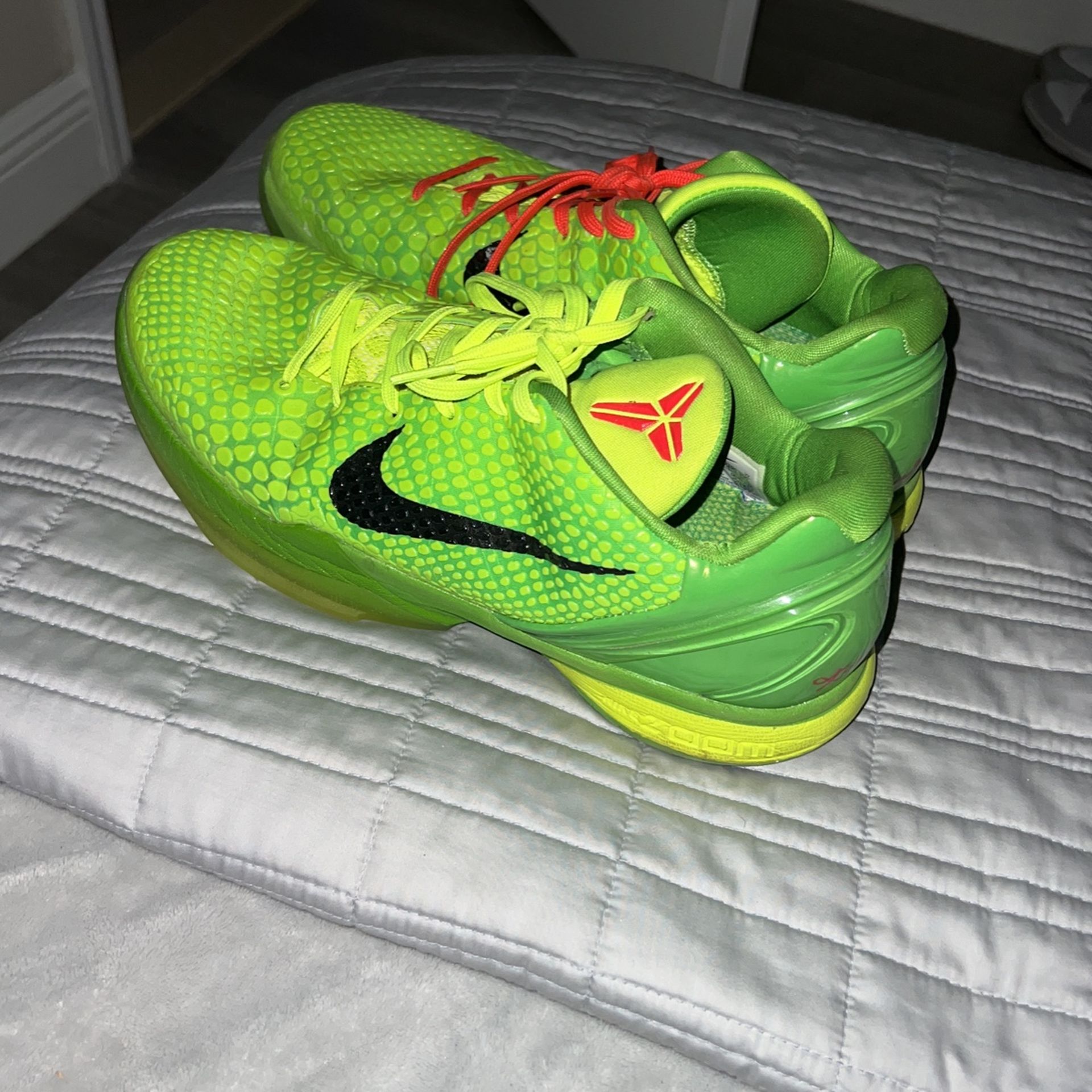 Kobe grinches basketball shoes (by goosemasterkim)