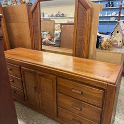 Dresser With Mirror 