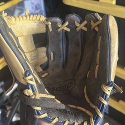 Wilson A1000 11.75” Baseball Glove