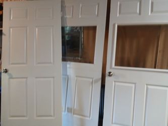 Son 3 puertas  de interiores muy buenas condiciones