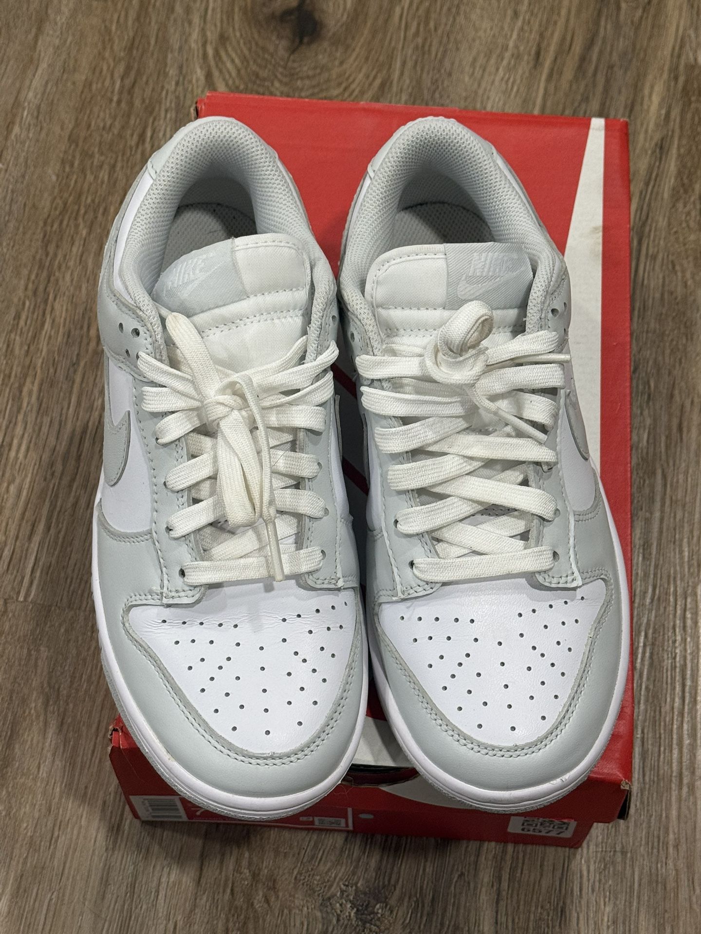 W Nike Dunk Low *size 7