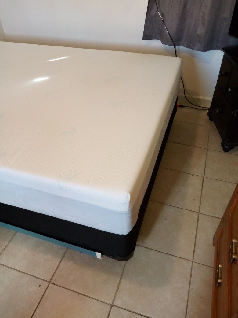 Queen Size Memory Foam Bed With Frame And Mattress 175