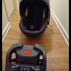britax Infant Car Seat B-SAFE ULTRA Brand New 