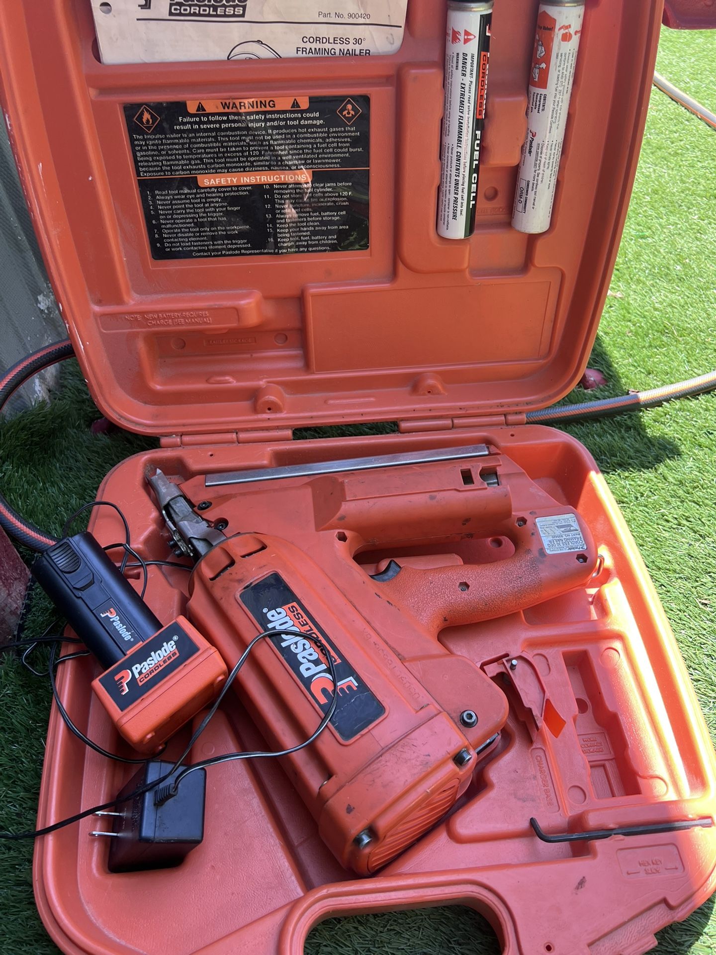 Paslode 900420 Cordless IMCT Framing Gun Nailer, battery,charger,case