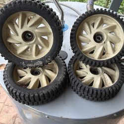 Push mower wheels