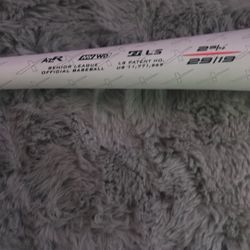 A 29 Inch “cat X 2 “ Baseball Bat Red And White 