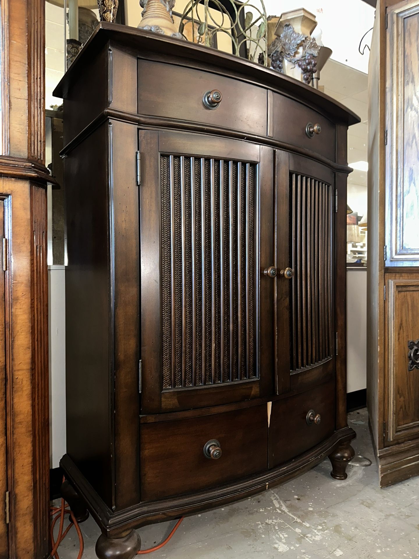 American Signiture Cabinet