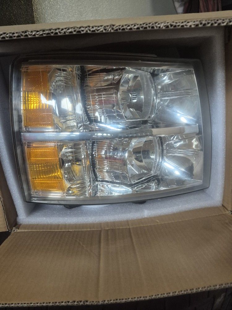 2007 - 2013 Silverado Headlights