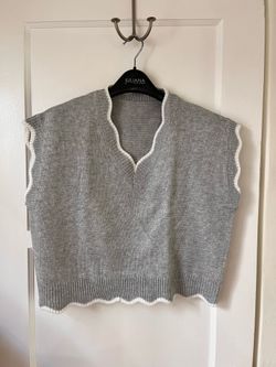 Grey lightweight knit vest new size xs