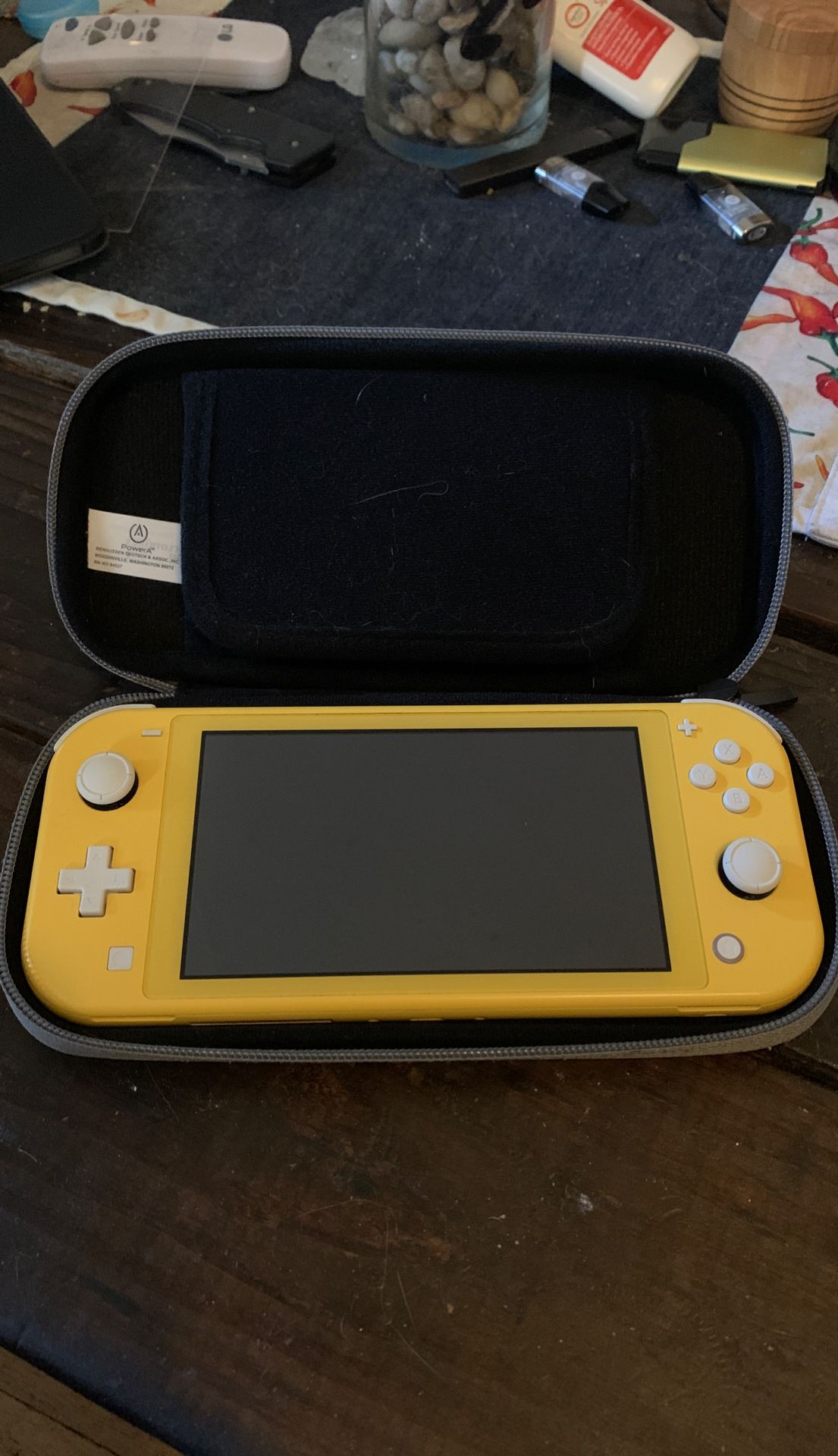 Nintendo Switch Lite - Yellow - Charging stand included