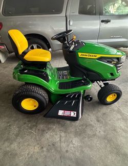 John Deere S120 42 in. 22 HP V-Twin Gas Hydrostatic Riding Lawn Mower