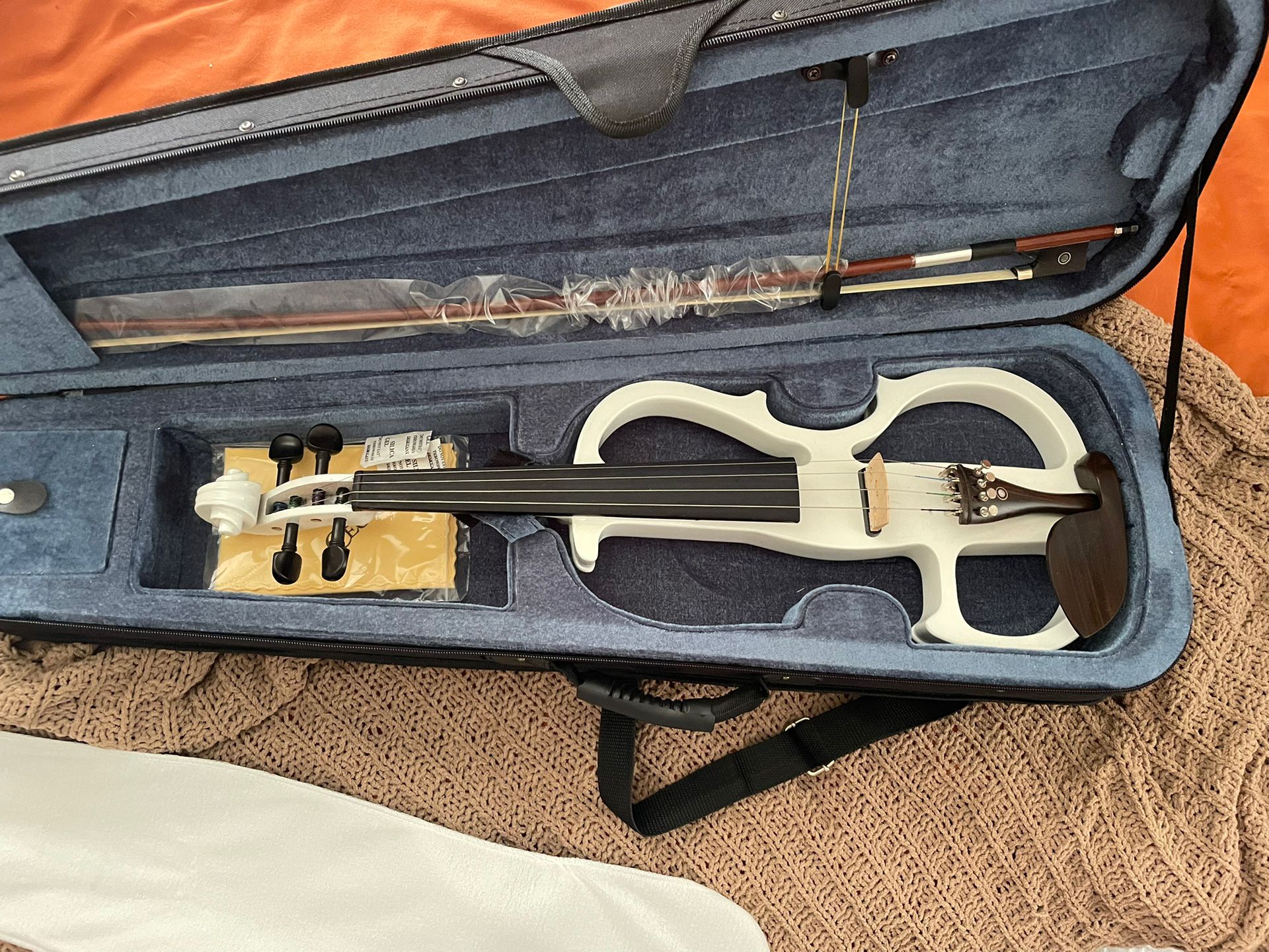 Cecilio White Electric Violin 4/4 Full Size