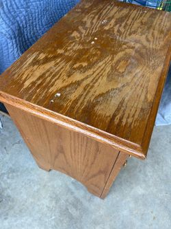 Solid Oak 2-Drawer Nightstand / Side Table