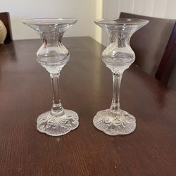2 BEAUTIFUL GLASS SCALLOPED CANDLESTICK HOLDERS   LIKE NEW CONDITION