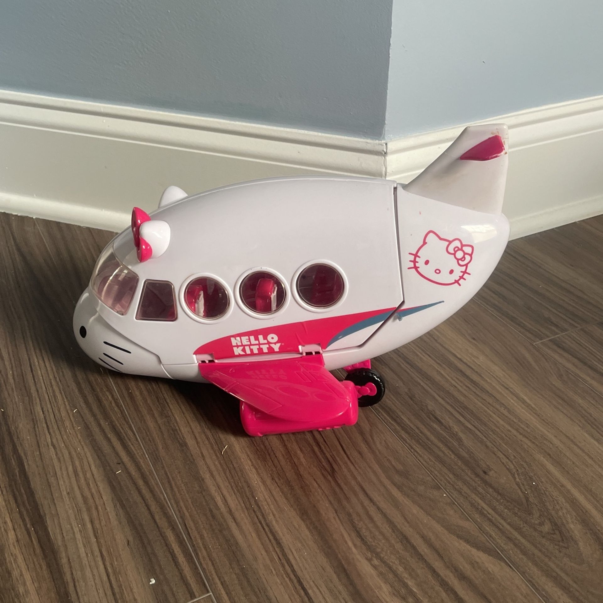 Hello kitty Airplane
