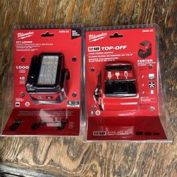 Milwaukee M18 18-Volt Lithium-lon Cordless 1000 Lumens ROVER Compact Folding Flood Light with USB Charging (Tool-Only)