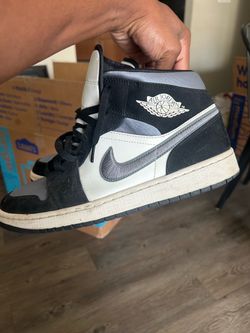 Jordan 1 Mid Satin Grey Toe
