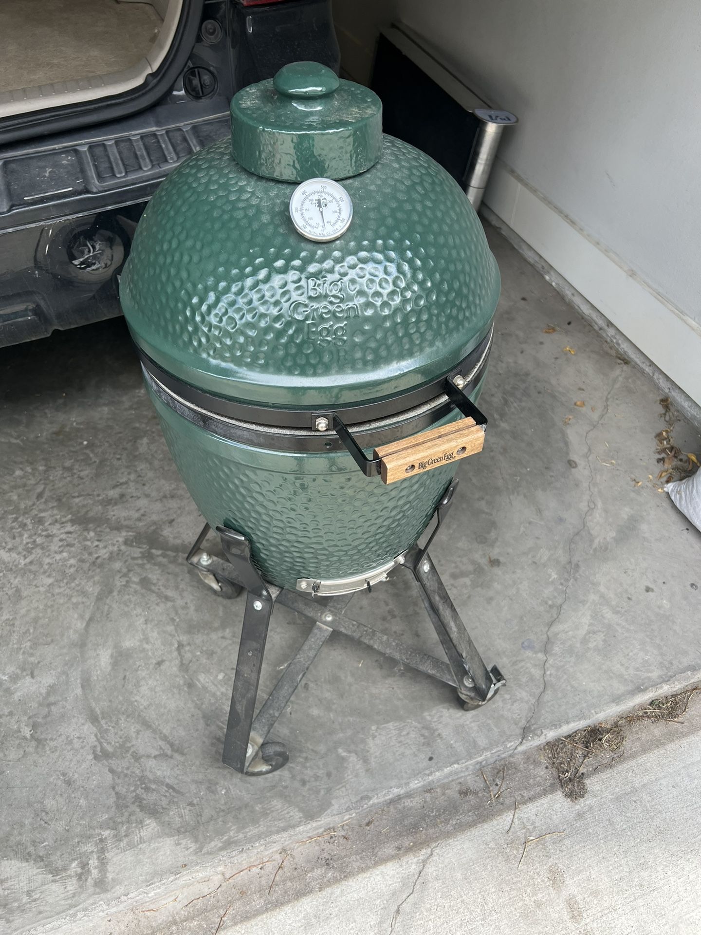 Small Green Egg With Multiple accessories