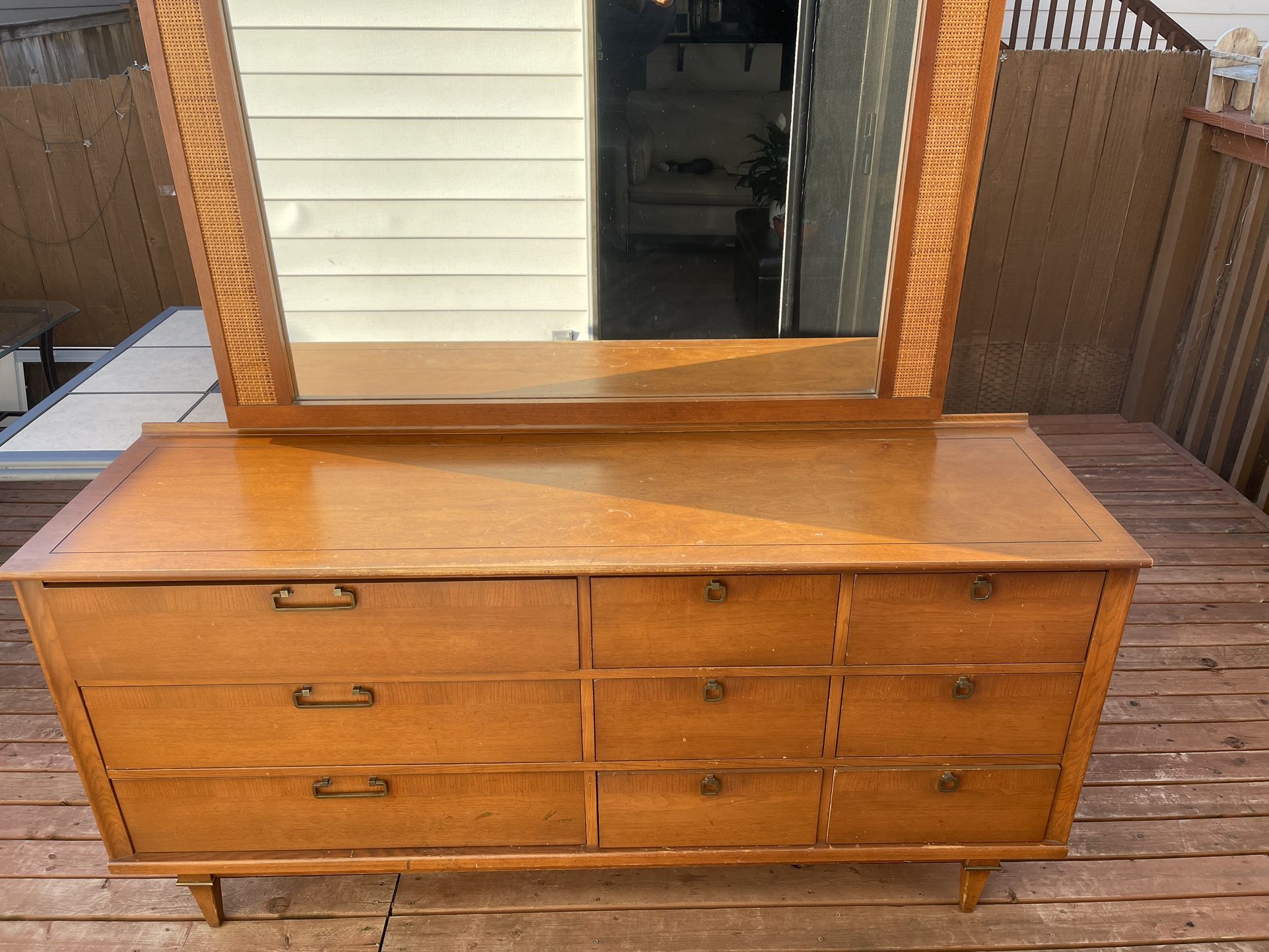 VINTAGE DISTINCTIVE FURNITURE BY STANLEY 9 Drawer Dreser