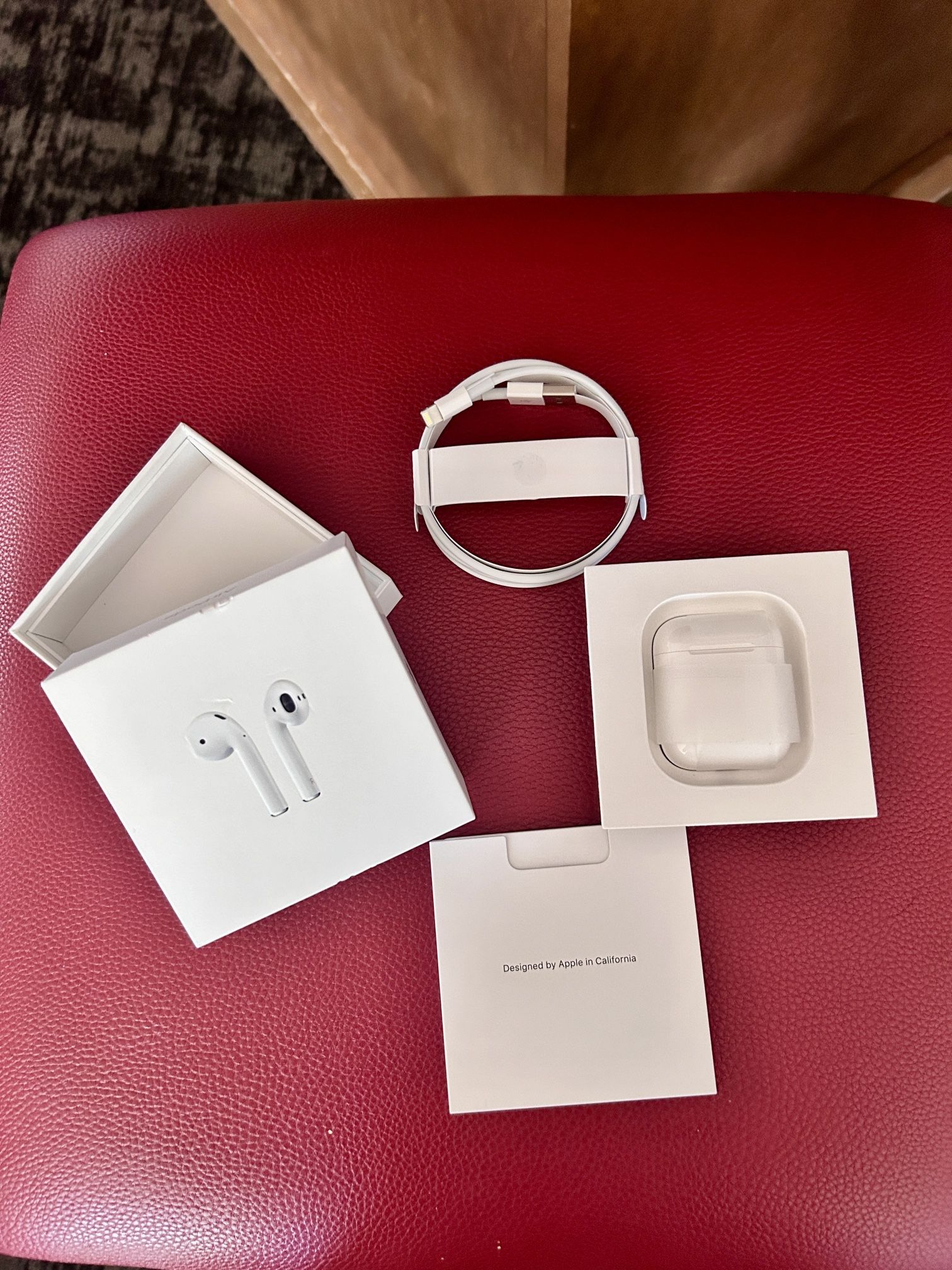 APPLE AIRPODS (2nd Generation) WITH CHARGING CASE