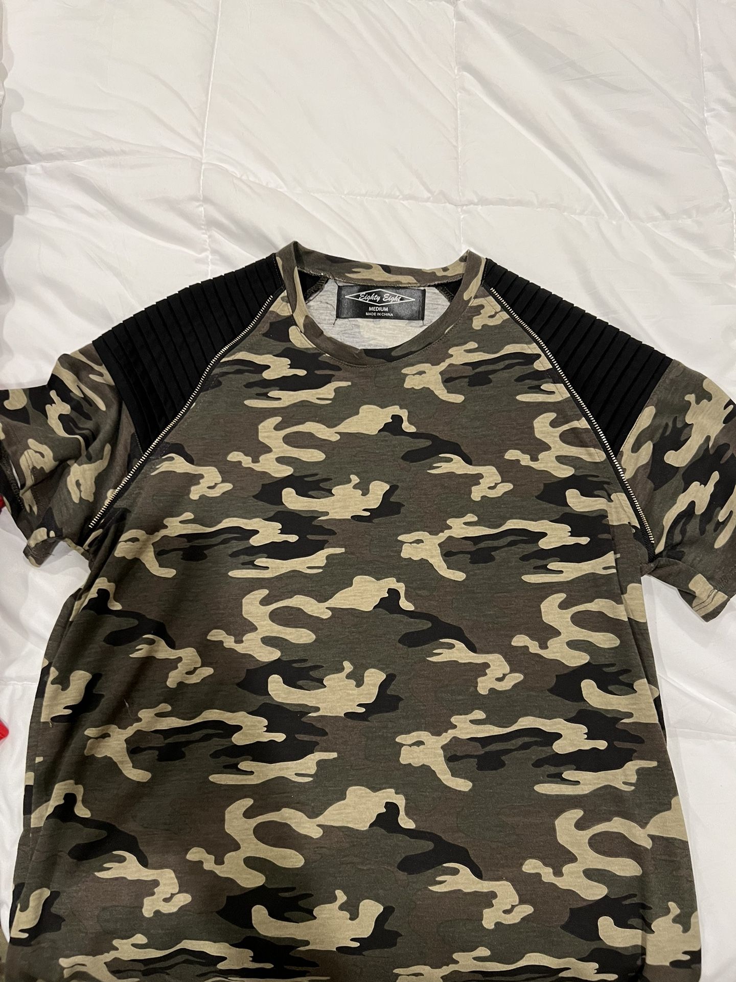 Camo Shirt With Zipper Design On Shoulders Small