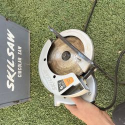 Skill Saw With Extra Blade And Tool Chest 