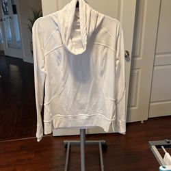 Lululemon Pullover - Size 8