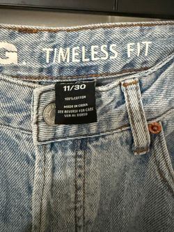 RIPPED JEANS SIZE 11