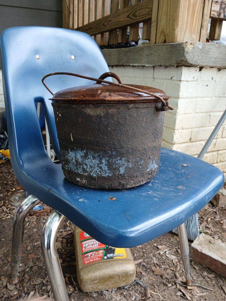 Vintage Cast Iron Stew Pot