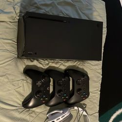 Xbox Series X with 3 Controllers and Turtle Beach Recon 200 Gen 2 gaming headset