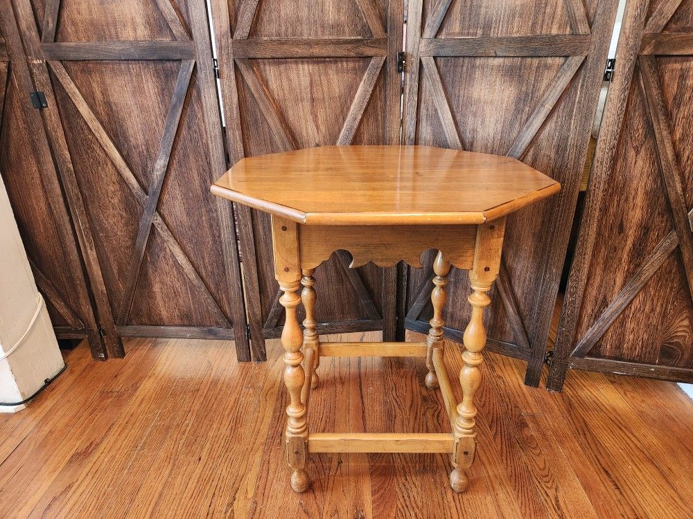 Vintage Ethan Allen Maple Octagonal Side Accent Lamp Table Circa 1776 Collection