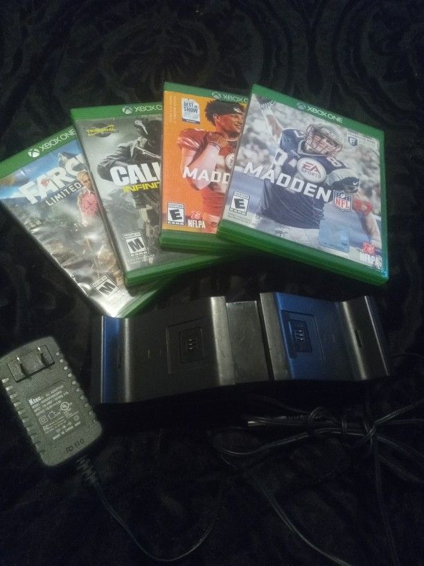 Xbox One Games And Battery Pack Charger 
