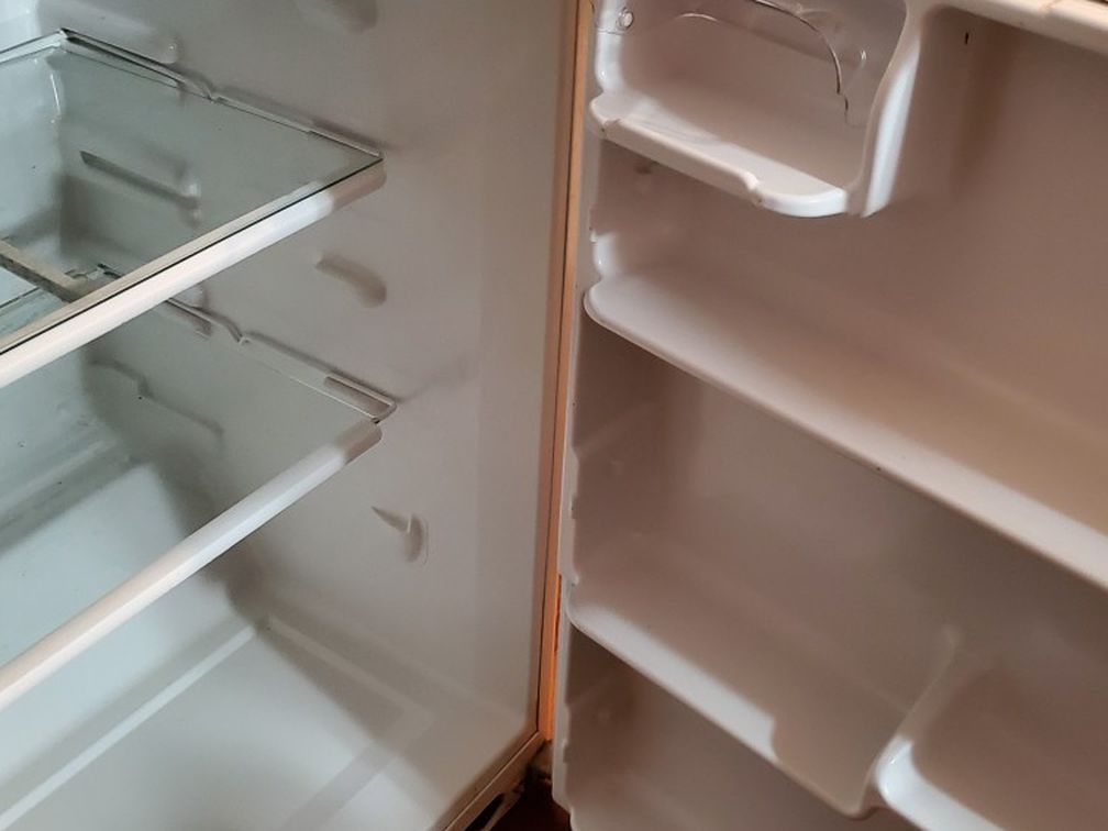 Frigidaire Refrigerator With Freezer