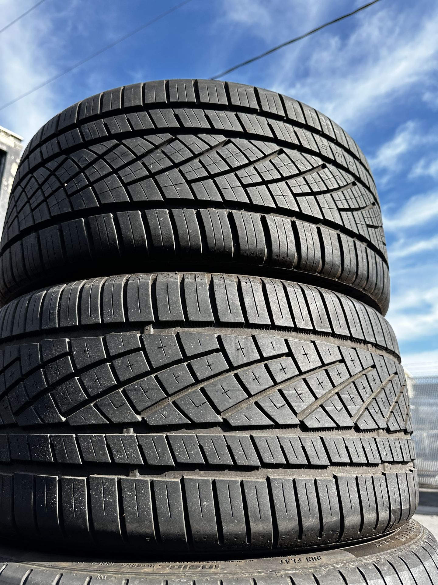 255 35 18 Continental EXTREME CONTACT DWS 06 PLUS 255/35/18 Used Tires 255/35R18