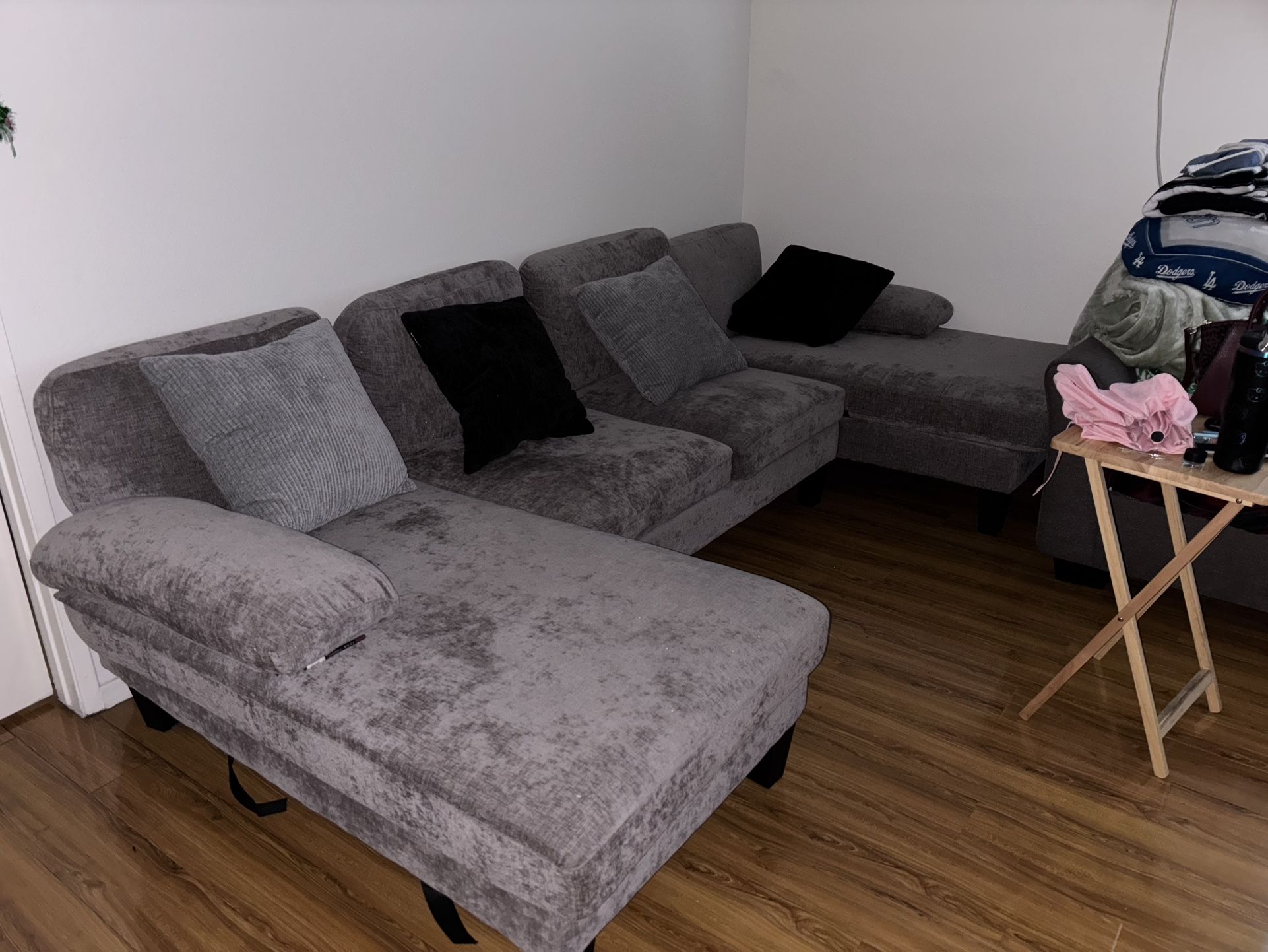 Sofá And Section Couch