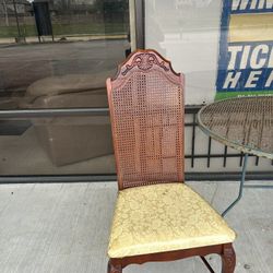8 Dinning Chair 25$ Each