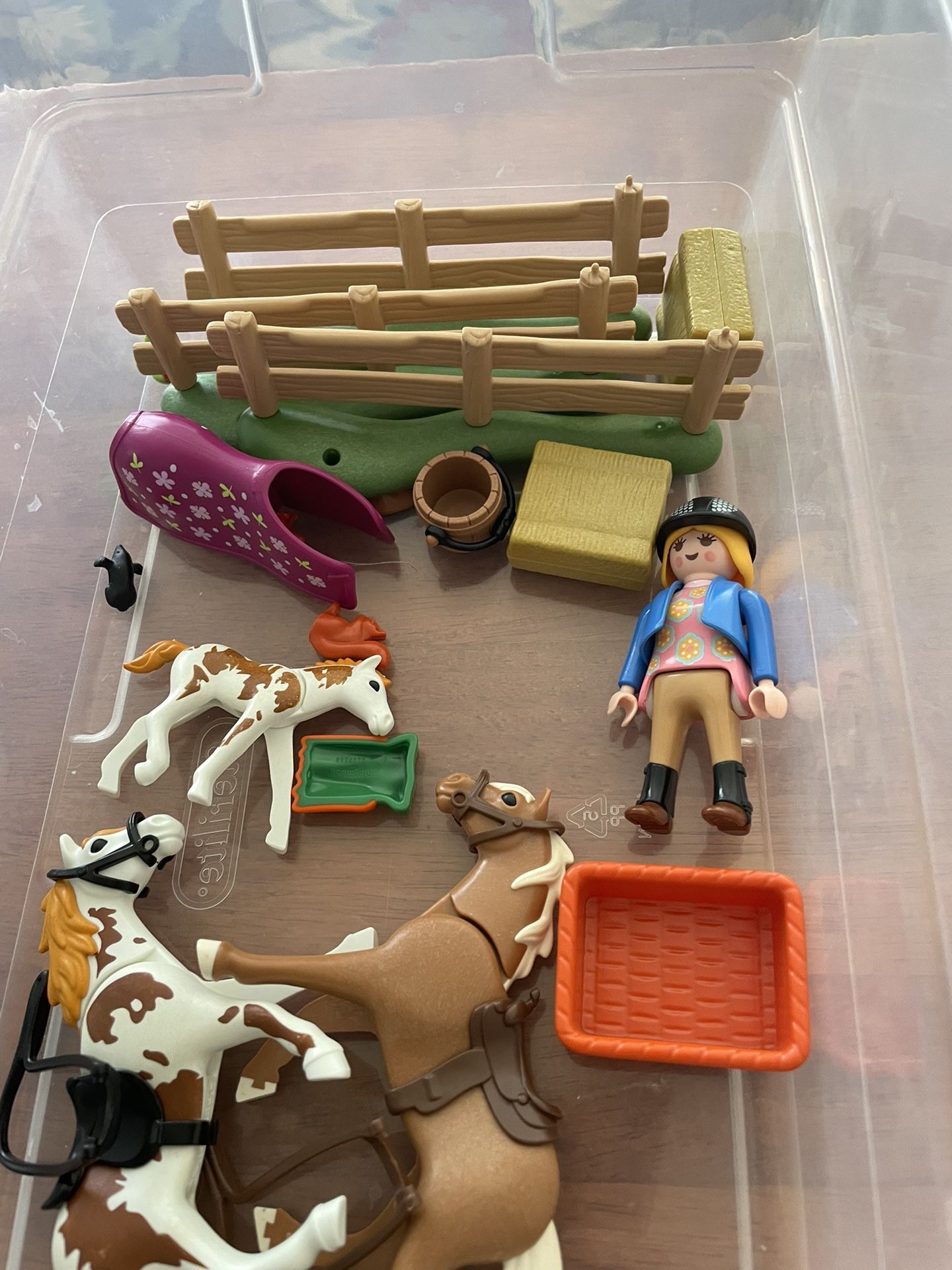 fred Amazon Jungle princip Playmobil 5227 Country Paddock Horses With Foal for Sale in Portland, OR -  OfferUp