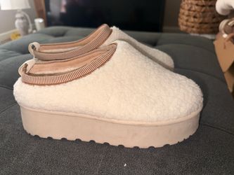Slippers/ platform shoes