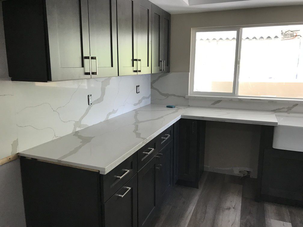 Kitchen cabinet and countertop